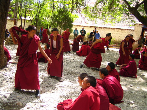 西藏圖片：色拉寺的辨經2
