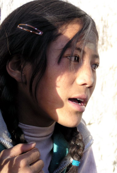 西藏圖片：西藏大昭寺轉寺的小孩04