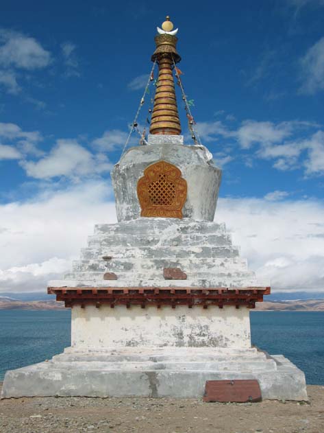 西藏圖片：納木錯的白塔