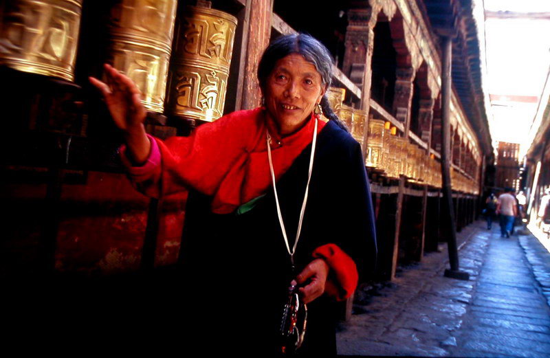 西藏圖片：大昭寺轉經5