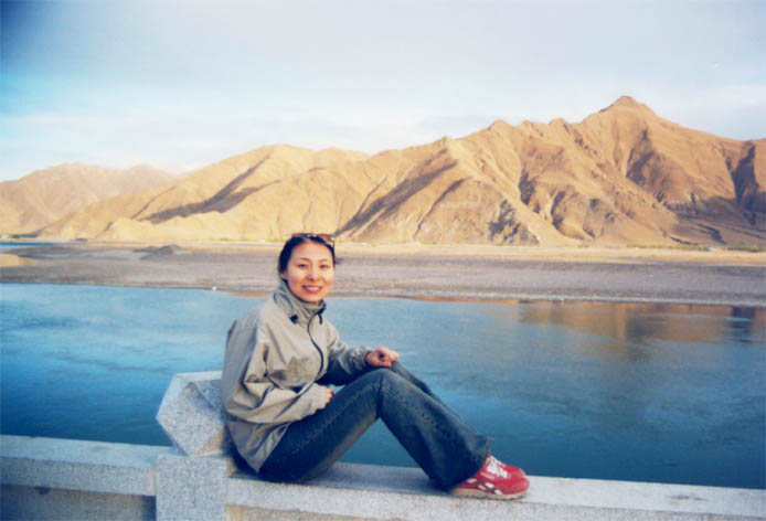 西藏圖片：拉薩河邊有點冷