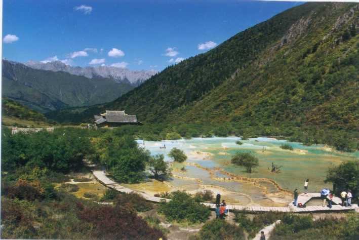 照片:黄龙/五彩梯湖