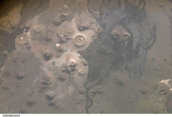 國際空間站十佳地球圖片：灰白熔岩原