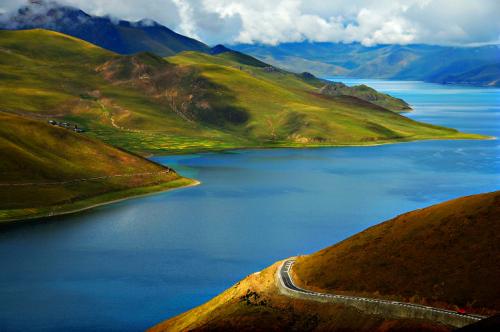 西藏聖湖風光：羊卓雍措圖片
