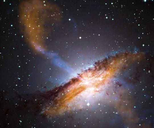 圖片：美國國家地理2010年十大太空發現-黑洞內存在太空